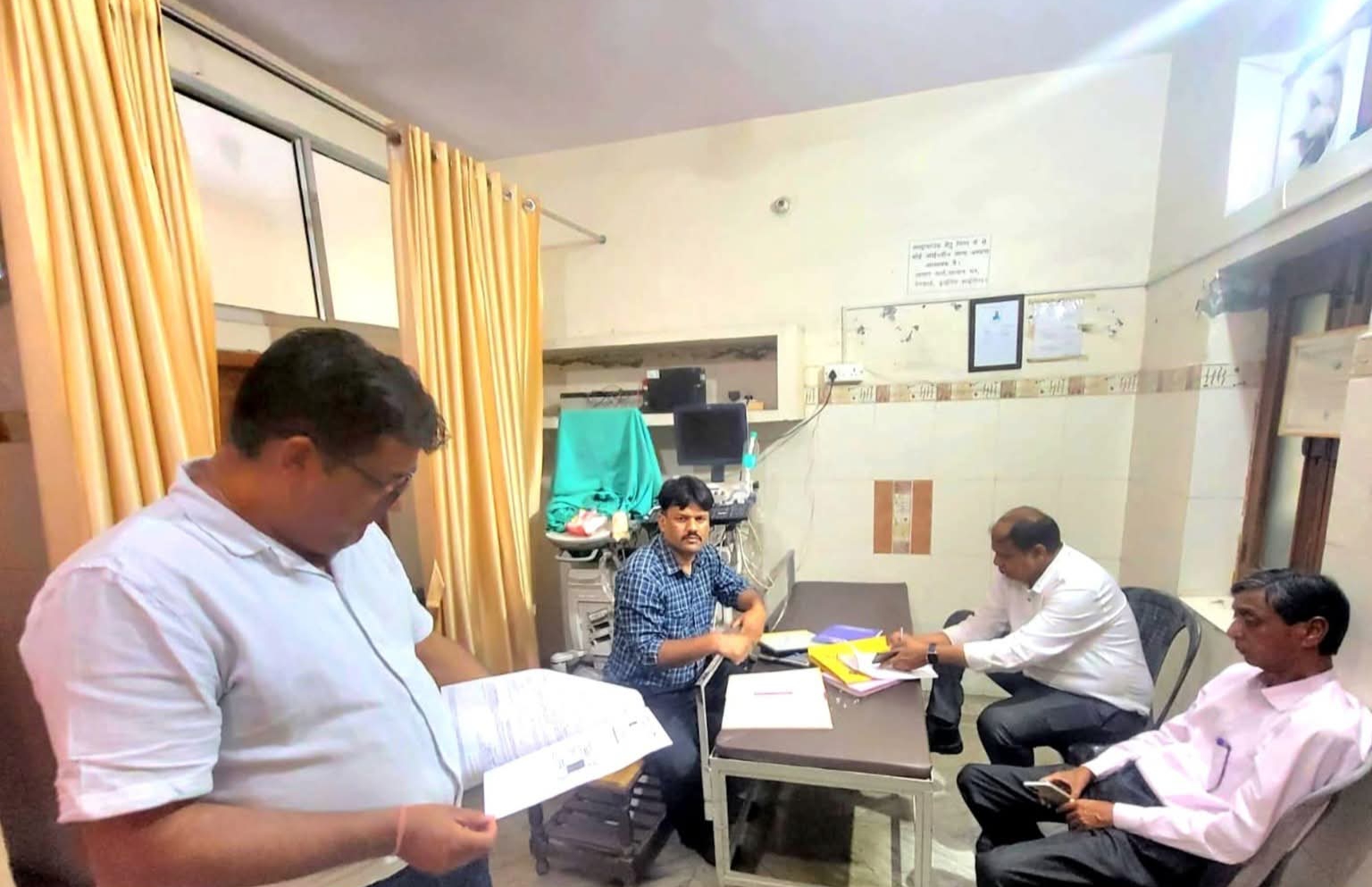 गदरपुर में टीम ने अल्ट्रासाउंड केंद्रों पर किया औचक निरीक्षण