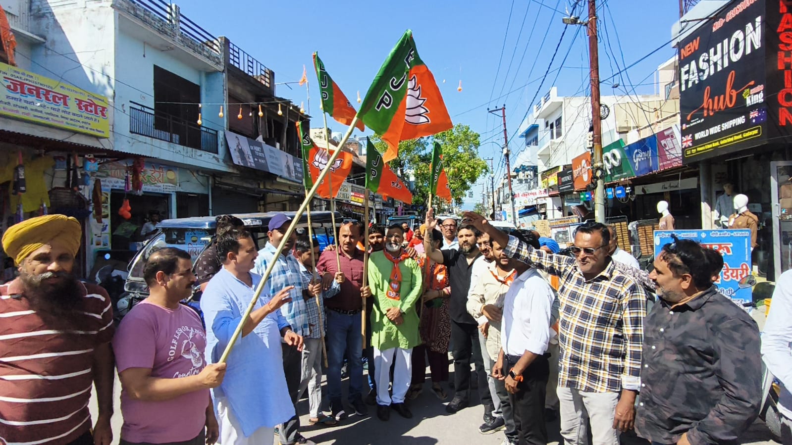 पश्चिम बंगाल सहित तीन राज्यों में भाजपा की जीत पर प्रदेश महामंत्री किसान मोर्चा नरेश हुड़िया के कार्यालय में जश्न, मिष्ठान वितरण