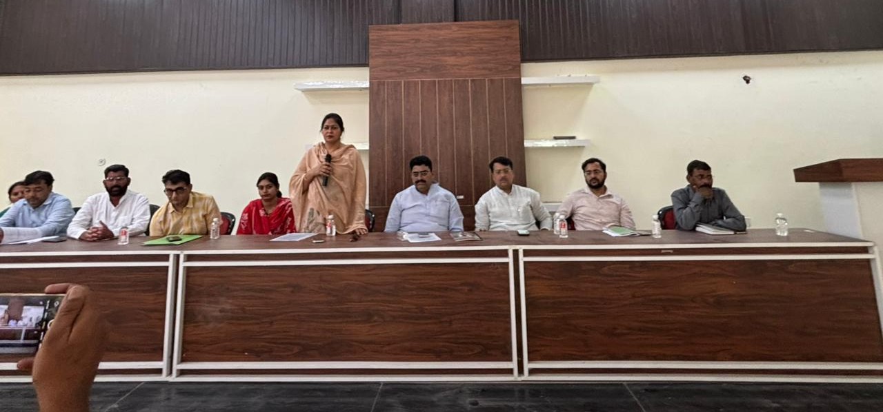 जल जीवन मिशन में लापरवाही पर भड़की ब्लॉक प्रमुख ज्योति ग्रोवर व प्रदेश मंत्री गुंजन सुखीजा, अधिकारियों को 20 दिन का अल्टीमेटम