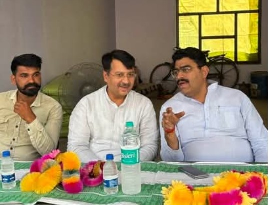 धामी सरकार की जनकल्याणकारी योजनाएं घर-घर पहुंचा रहे भाजपा कार्यकर्ता