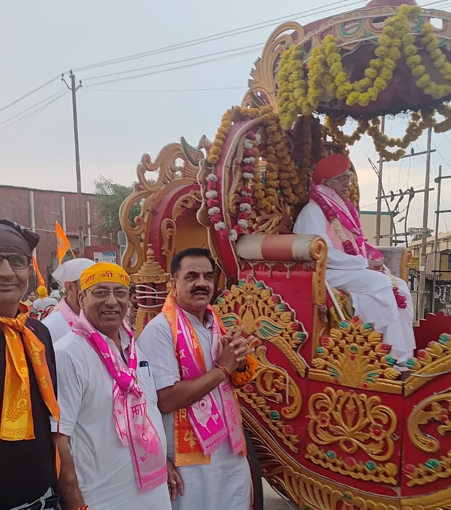 भव्य कलश शोभायात्रा के साथ श्रीमद्भागवत कथा का शुभारंभ, भक्तिमय हुआ प्रेम आश्रम संपतपुर