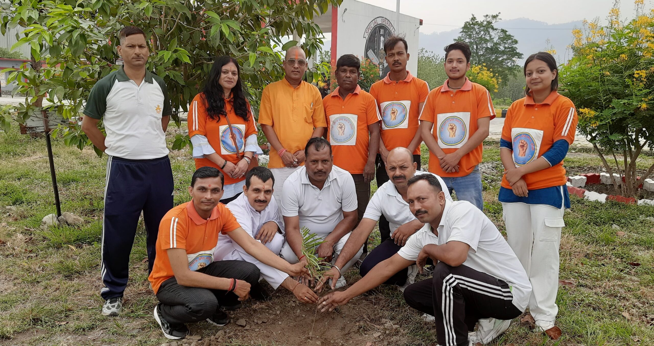 एक समाज श्रेष्ठ समाज संस्था ने विश्व पर्यावरण दिवस पर हल्द्वानी आर्मी कैंट में पौधारोपण किया