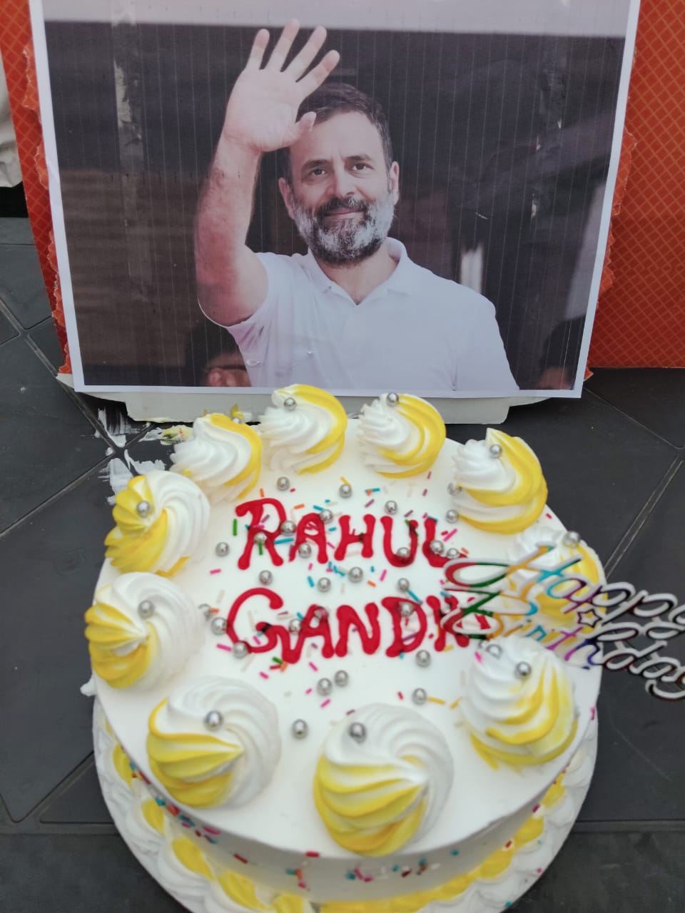 राहुल गांधी के जन्मदिन पर पूर्व विधायक प्रेमानंद महाजन  शक्ति प्रदर्शन, सैकड़ों कार्यकर्ताओं की उमड़ी भीड़