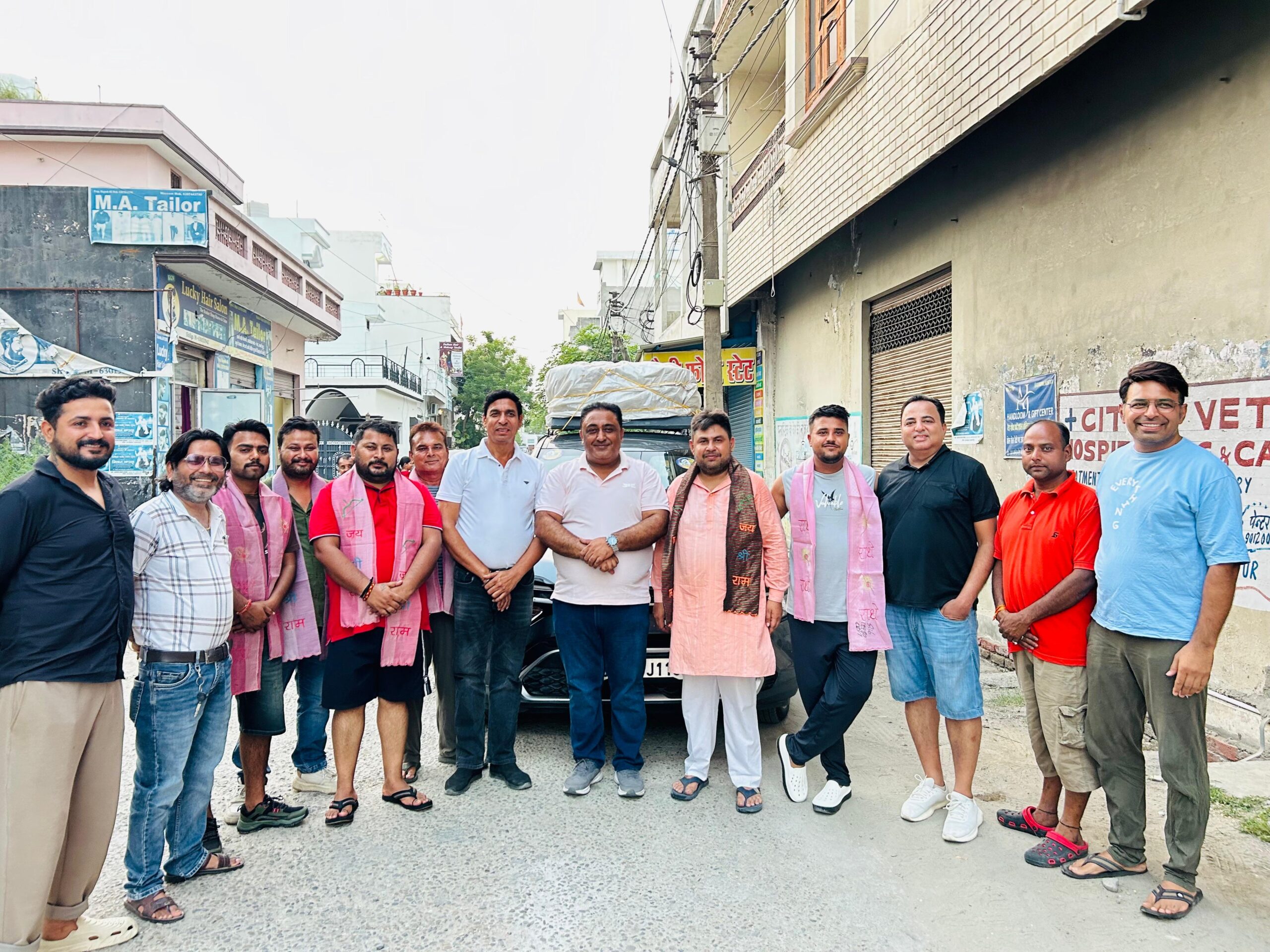 गदरपुर से अमरनाथ यात्रा पर रवाना हो रहे श्रद्धालुओं का पालिका अध्यक्ष मनोज गुंबर ‘मिंटू ने किया स्वागत