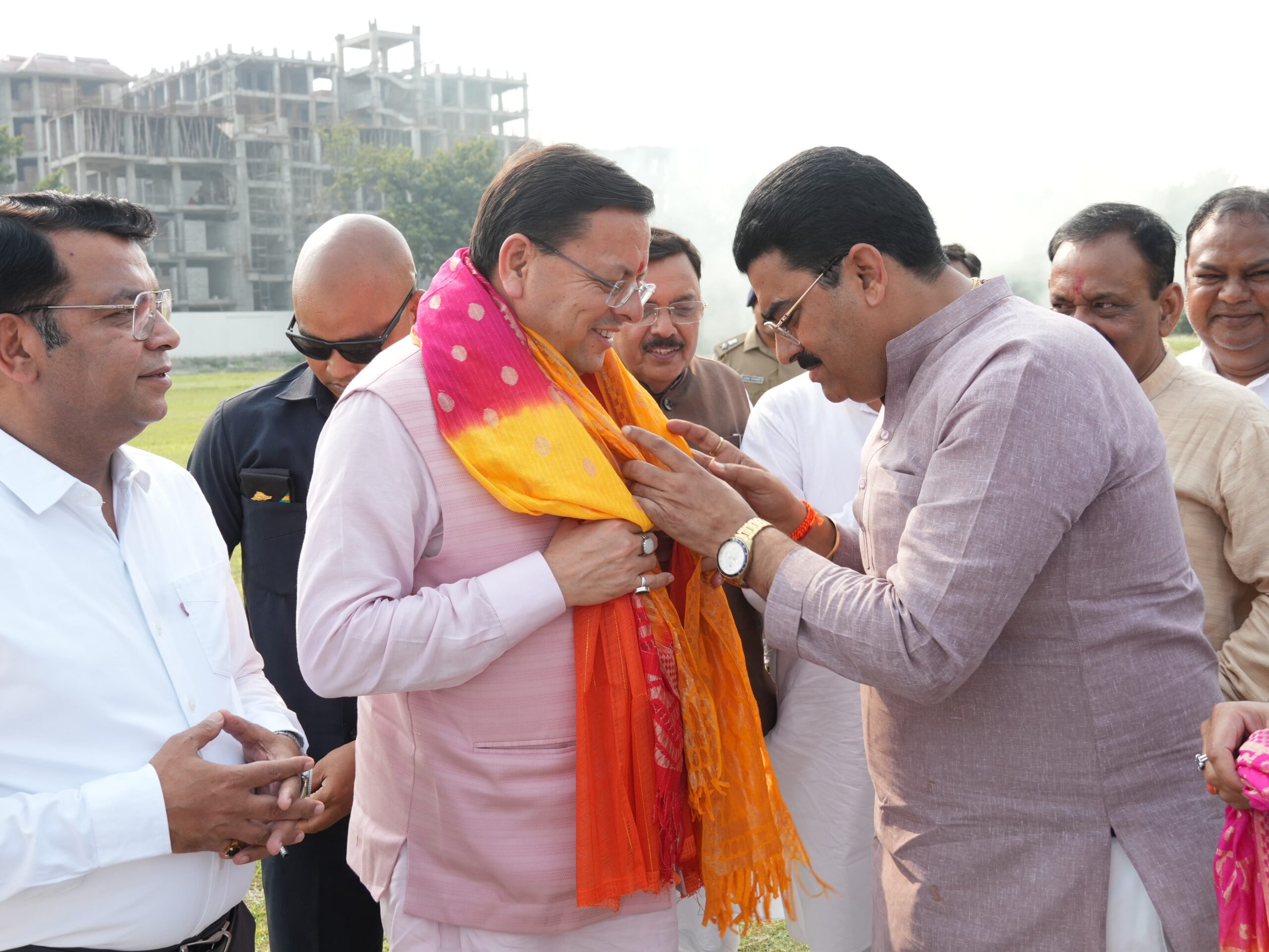 खटीमा पहुंचे मुख्यमंत्री धामी, सांसद प्रतिनिधि प्रीत ग्रोवर ने किया स्वागत; क्षेत्र की समस्याओं से कराया अवगत