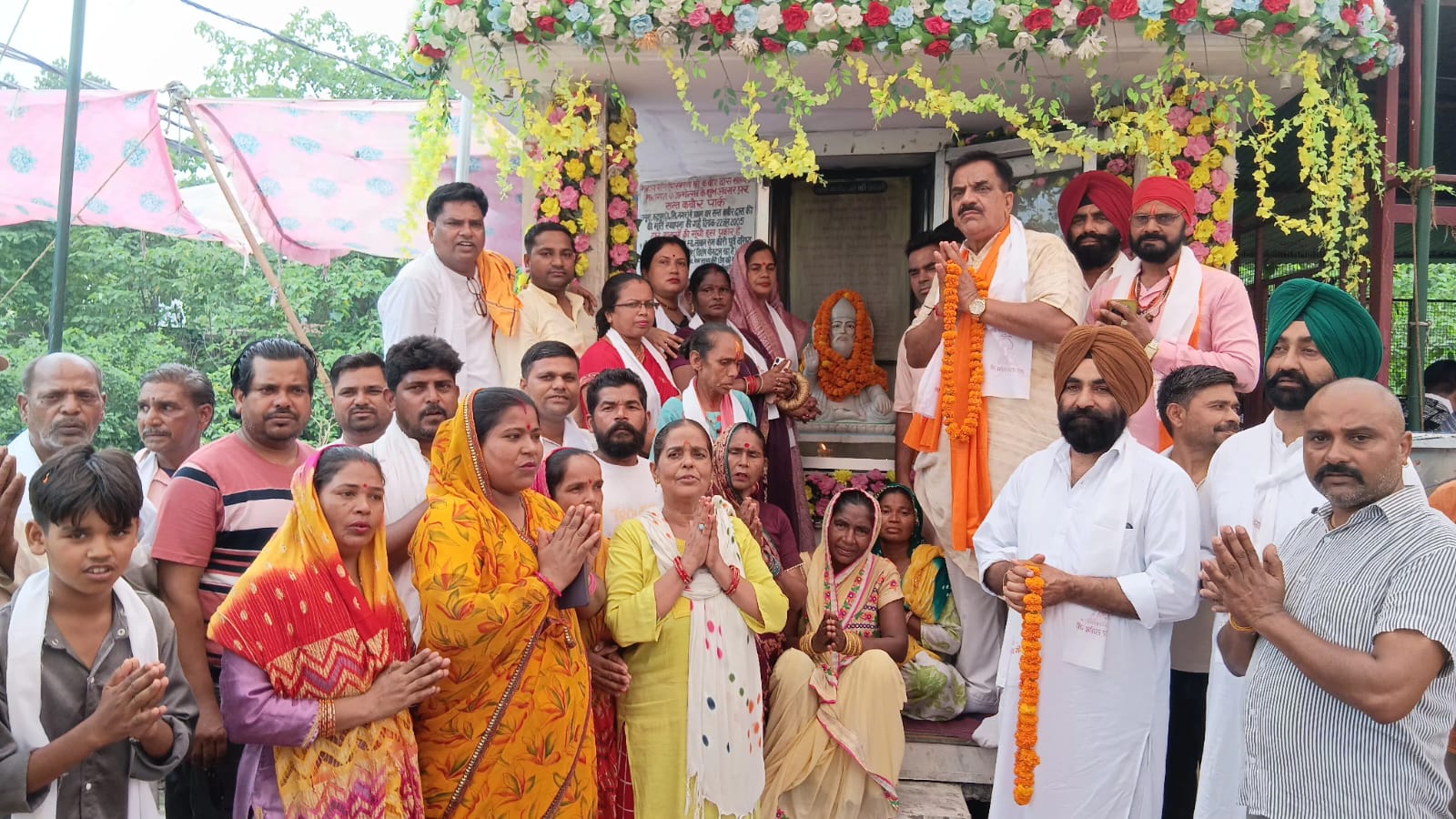 संत कबीर जयंती पर कांग्रेस ने किया माल्यार्पण, सत्य और भाईचारे के मार्ग पर चलने का लिया संकल्प