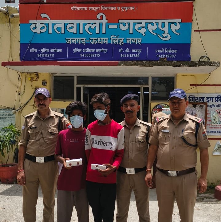 ऑपरेशन प्रहार के तहत गदरपुर पुलिस की कार्रवाई, दो वारंटी गिरफ्तार