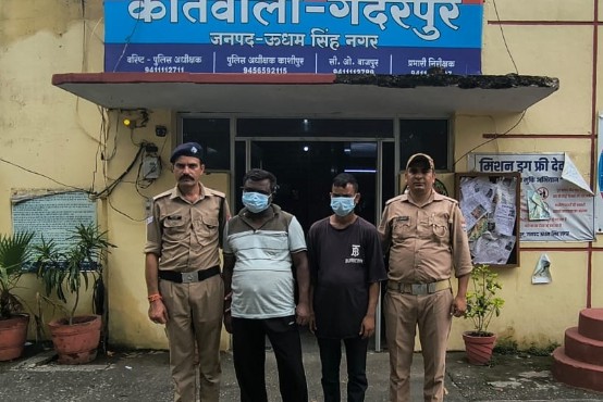 ऑपरेशन प्रहार के तहत गदरपुर पुलिस की कार्रवाई, दो वारंटी गिरफ्तार