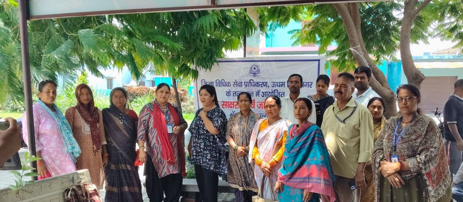 आपदा पीड़ितों के कानूनी अधिकार, साइबर अपराध व महिला सुरक्षा पर ग्रामीणों को किया जागरूक