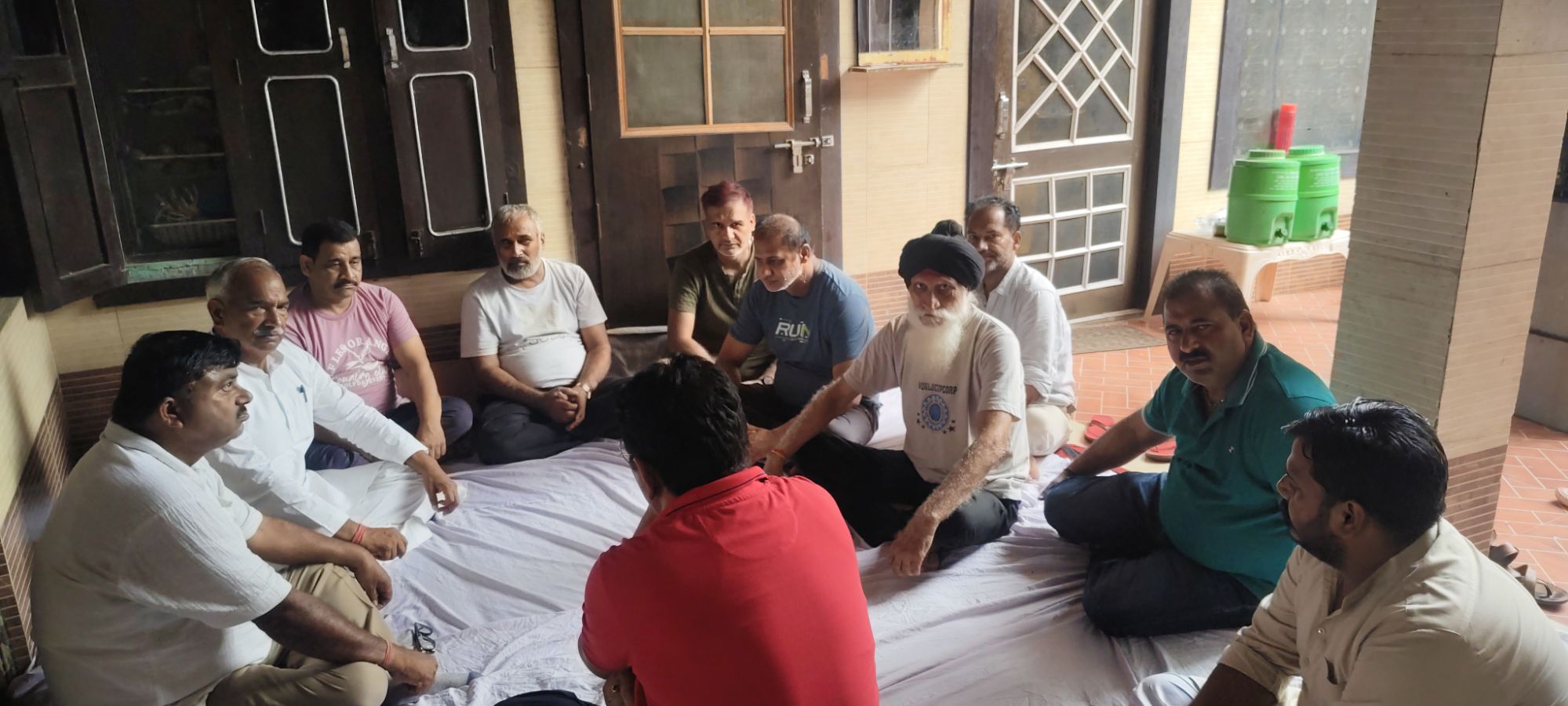 भाजपा नेता विजय अरोड़ा के आवास पहुंचे विधायक अरविंद पांडे, जताई शोक संवेदना