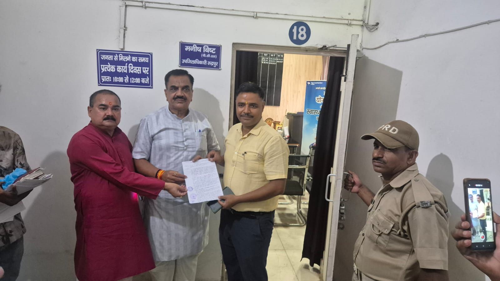 मतदाता सूची में फर्जी आपत्तियों के विरोध में एसडीएम कार्यालय पर धरने पर बैठे राजकुमार ठुकराल निष्पक्ष जांच व दोषियों पर कार्रवाई की मांग, चेतावनी—न्याय नहीं मिला तो करेंगे आमरण अनशन