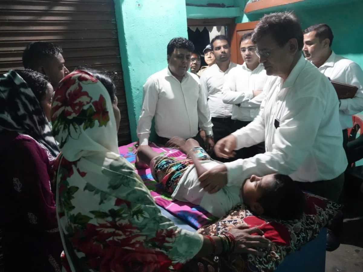 मुख्यमंत्री धामी बने मसीहा, टिक्की विक्रेता के बीमार बेटे का होगा मुफ्त इलाजलोहियाहेड पहुंचकर