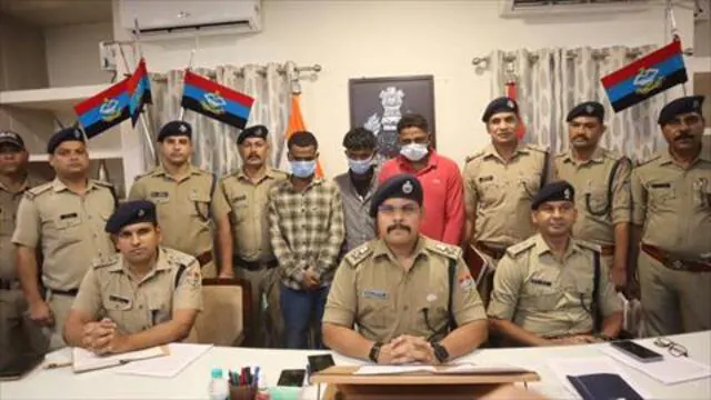 कैंप में फायरिंग और वाहनों में तोड़फोड़ के तीन आरोपी गिरफ्तार