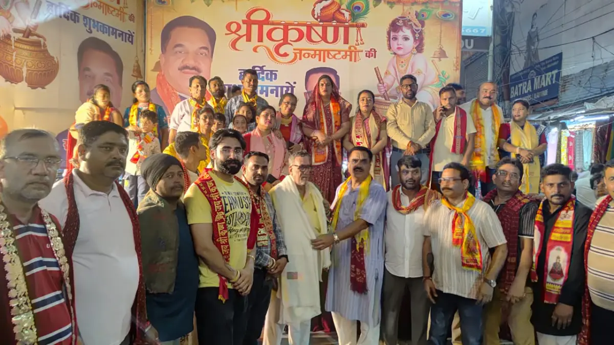 पूर्व विधायक राजकुमार ठुकराल ने शोभायात्रा का किया भव्य स्वागत