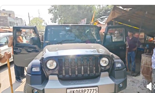 गदरपुर में काली फिल्म लगे वाहनों पर पुलिस की सख्ती, चालकों को चेतावनी