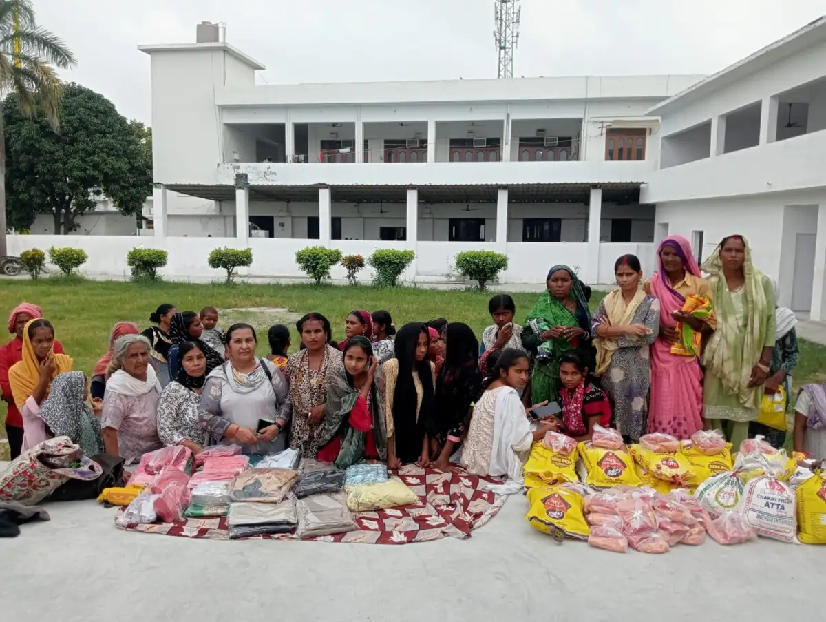 गुरु पर्वों को समर्पित कार्यक्रम में 25 परिवारों को किया राशन वितरण