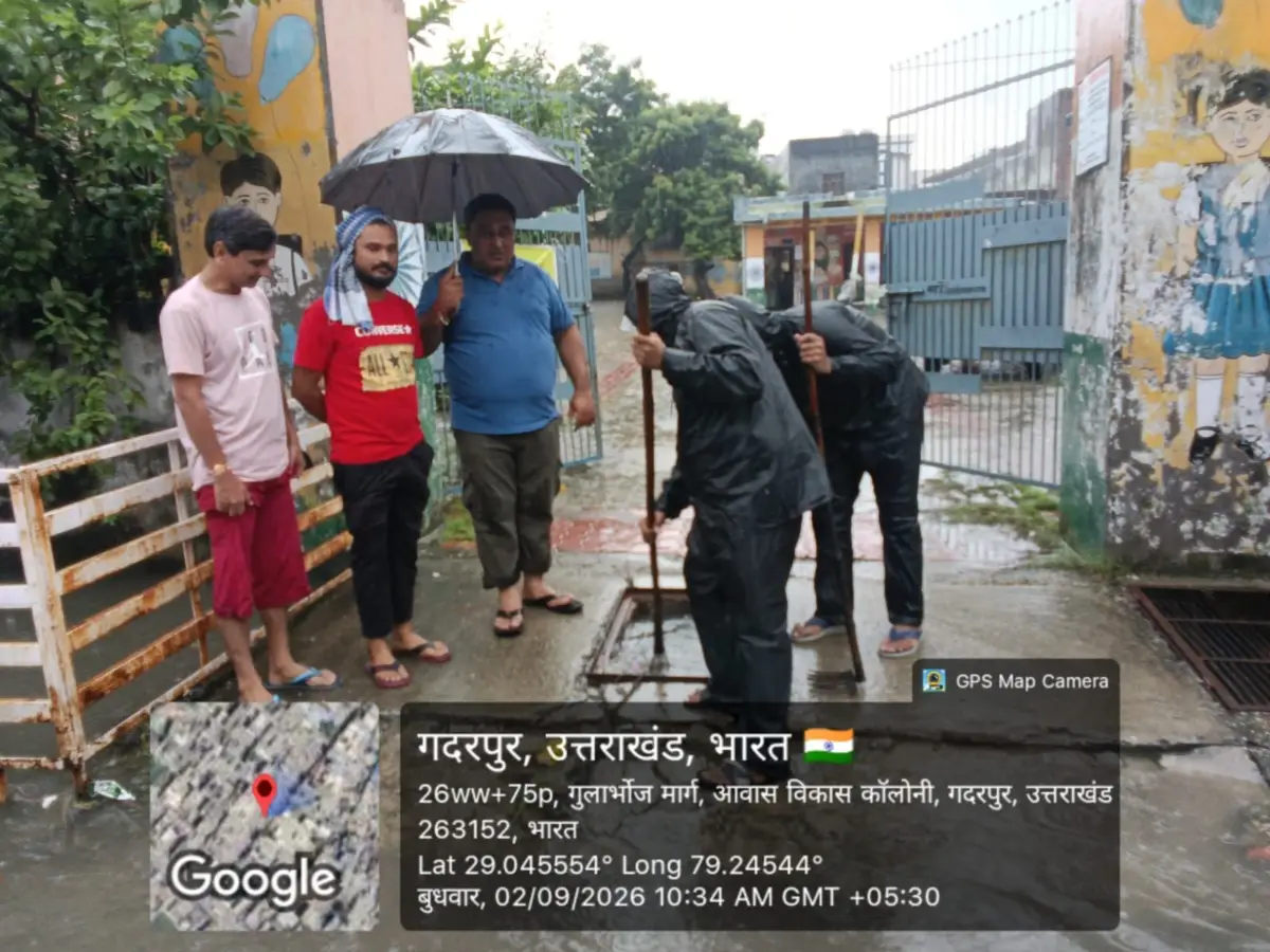 जलभराव की समस्या पर पालिकाध्यक्ष मनोज गुम्बर ‘मिंटू’ ने खुद संभाला मोर्चा