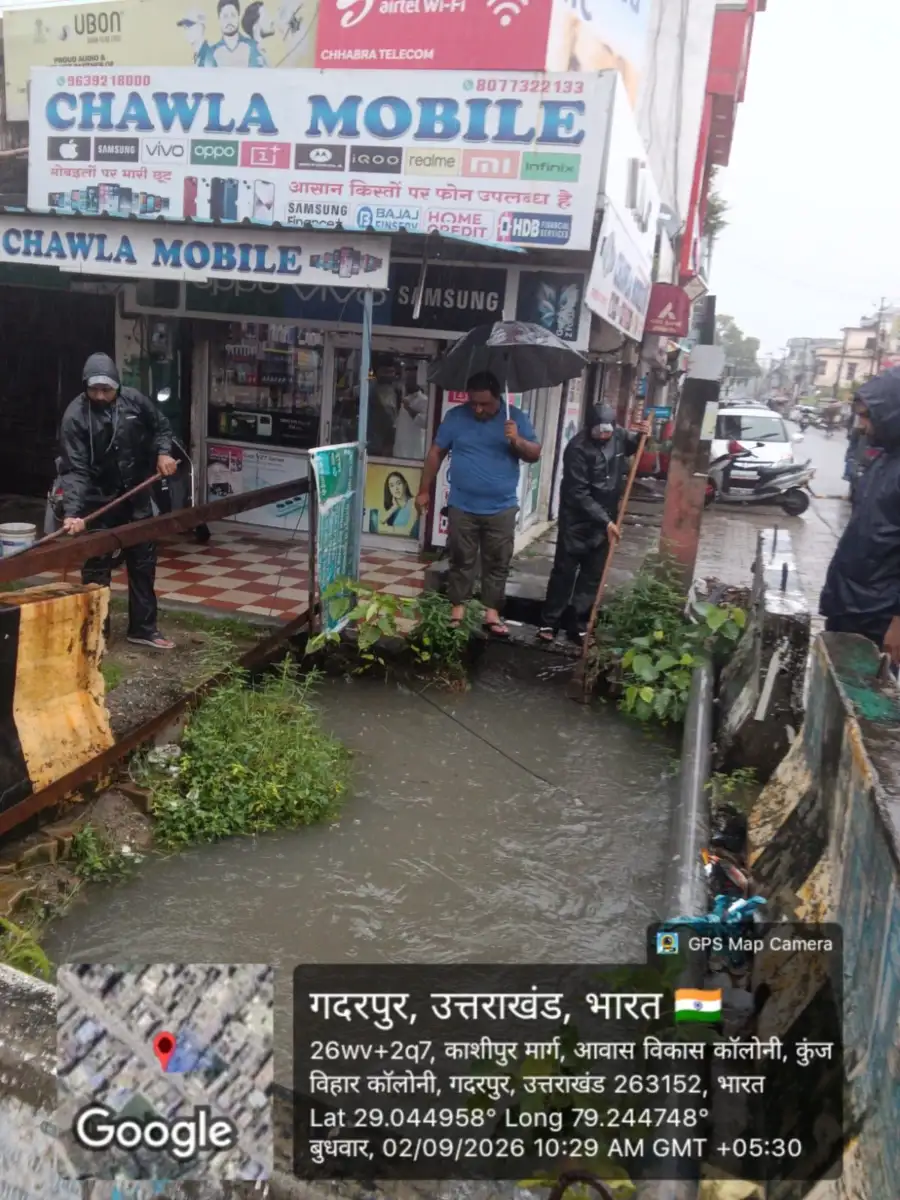जलभराव की समस्या पर पालिकाध्यक्ष मनोज गुम्बर ‘मिंटू’ ने खुद संभाला मोर्चा