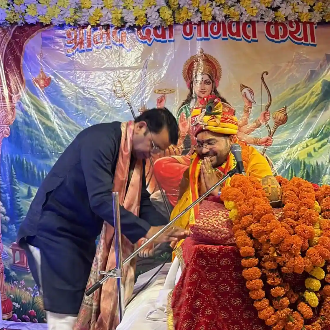 हंस विहार फेस-2 में श्रीमद् देवी भागवत कथा में पहुंचे विधायक शिव अरोरा, व्यास पीठ पर किया नमन