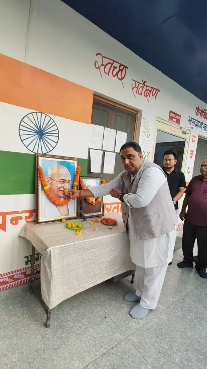 पालिका परिसर मे गांधी-शास्त्री जयंती मनाई